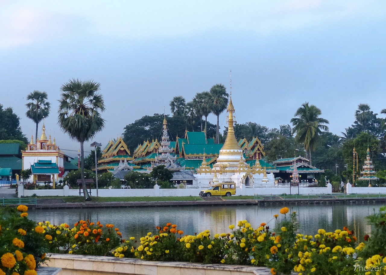 Templo junto al lago, Mae Hong Son (Wat Chong Kham y Wat Chong Klang)