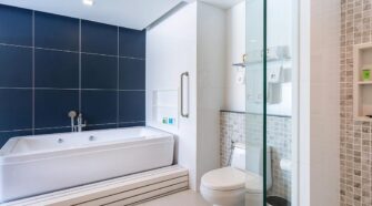 Hotel Clover Patong Phuket | EmbajadaTailandesa.com