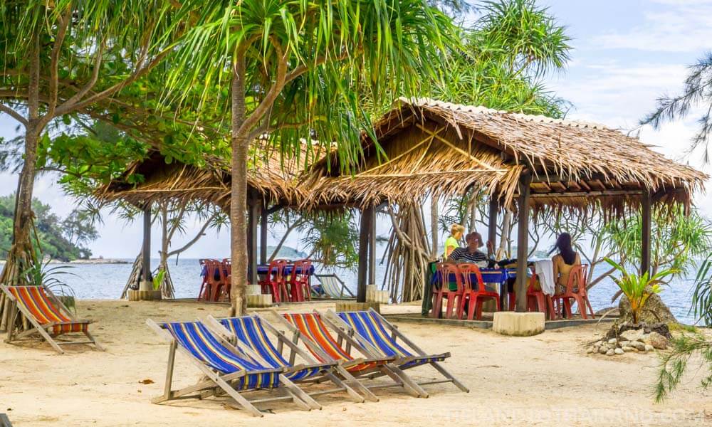 Bebiendo cocos y haciendo snorkel en la isla Koh Bon, Phuket