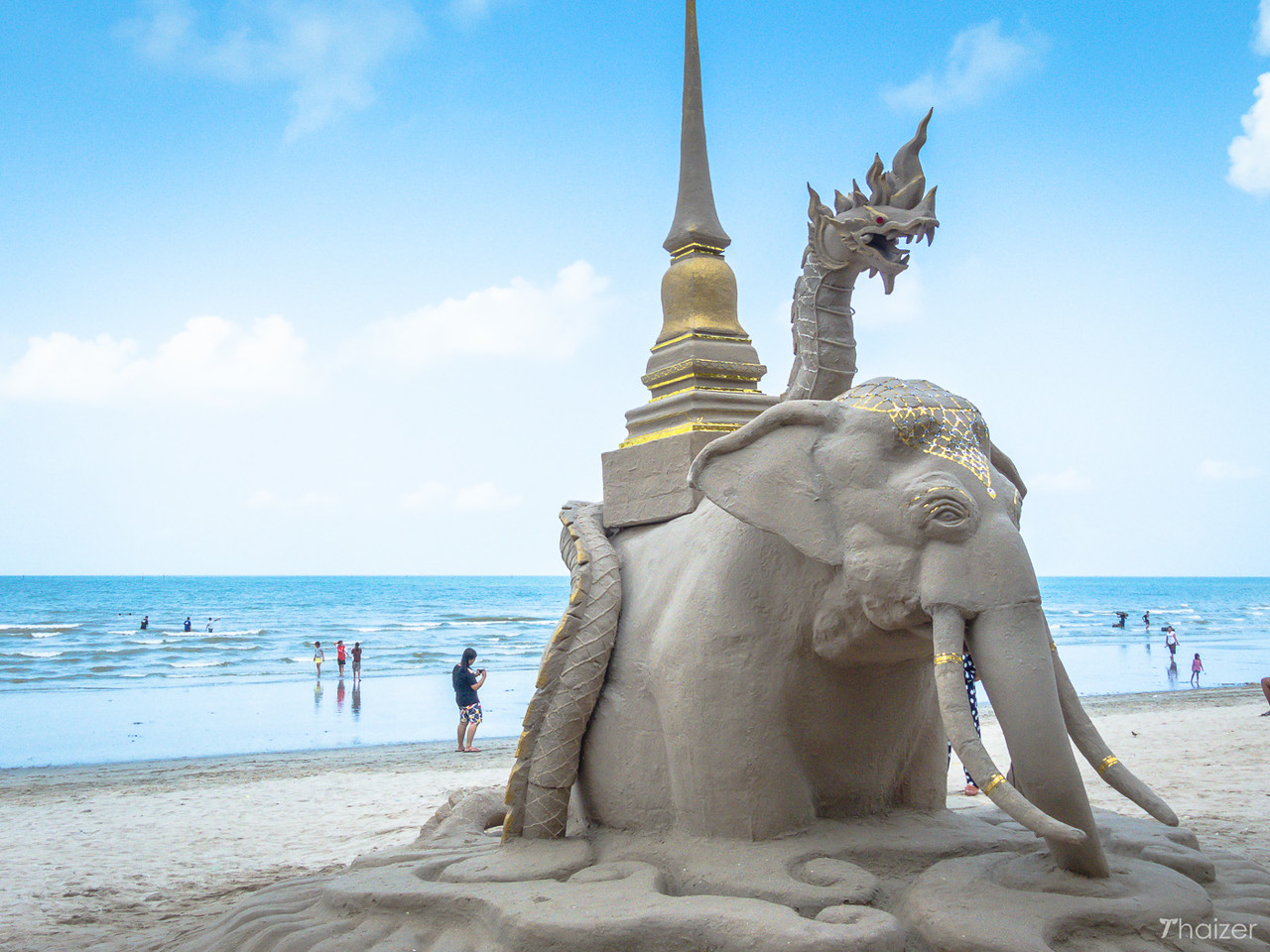 Festival Wan Lai en Bang Saen: esculturas de arena y Sanuk junto al mar Festival Wan Lai en Bang Saen: esculturas de arena y Sanuk junto al mar