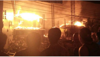 Incendio azota la isla Phi Phi