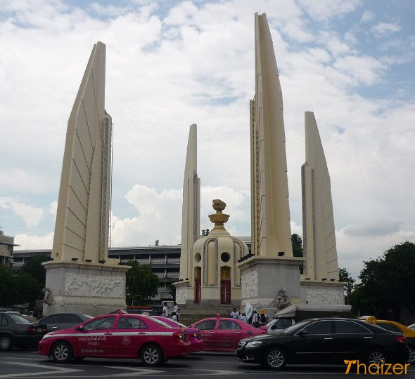 Monumento a la Democracia, Bangkok