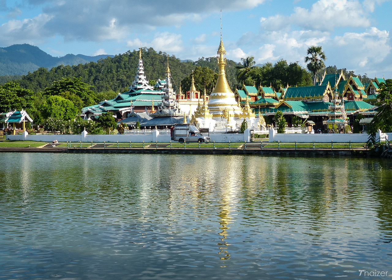 Templo junto al lago, Mae Hong Son (Wat Chong Kham y Wat Chong Klang)