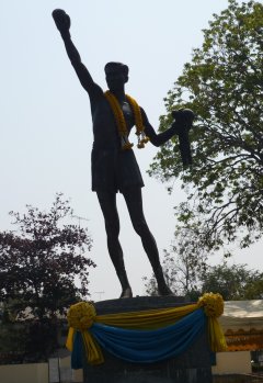 Pone Kingpetch Leyenda del boxeo tailandés